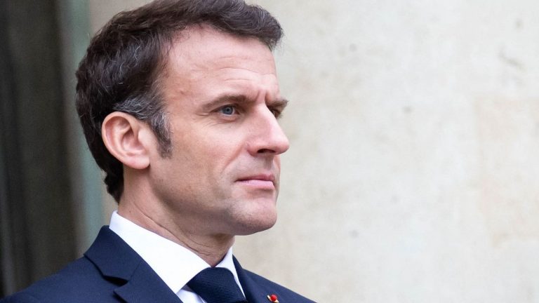 Emmanuel Macron promises to “halve the deadlines” for an industrial establishment in France