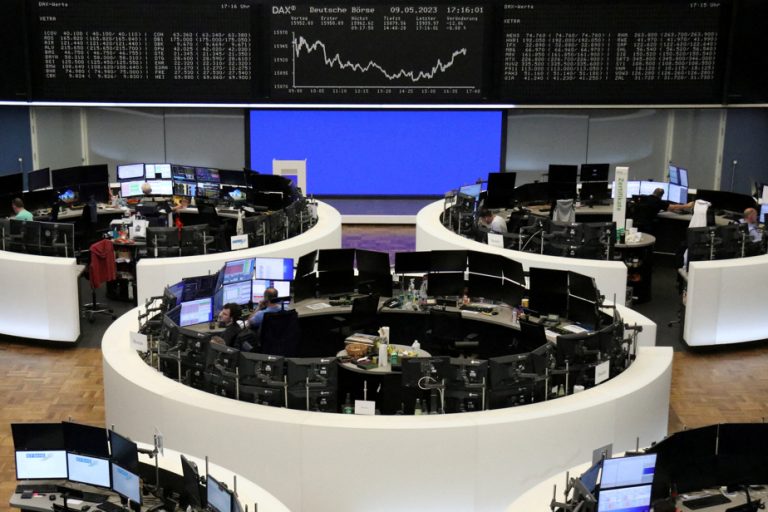 European stock markets stable, London and Wall Street closed