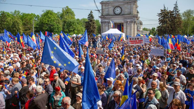 Faced with Russia, Moldova dreams of Europe “to protect and save” its democracy