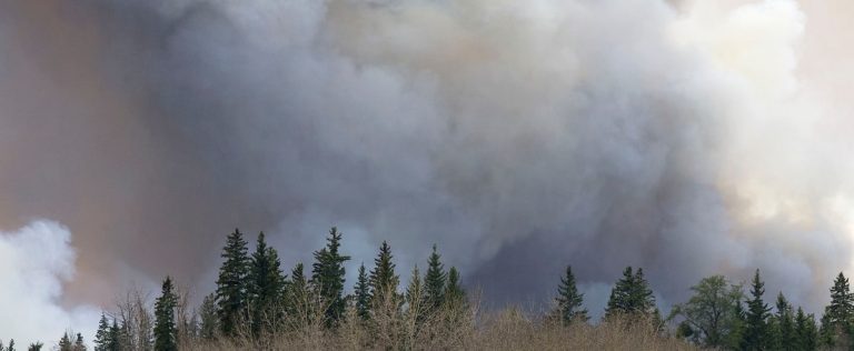 Fires in Western Canada: the long-awaited cool rain is coming