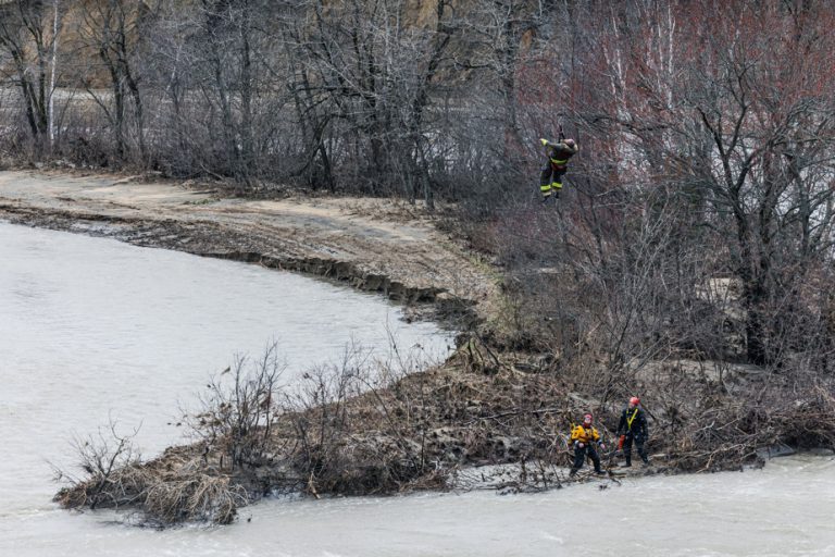 Floods in Charlevoix |  Funeral day of one of the volunteer firefighters who disappeared during a rescue mission