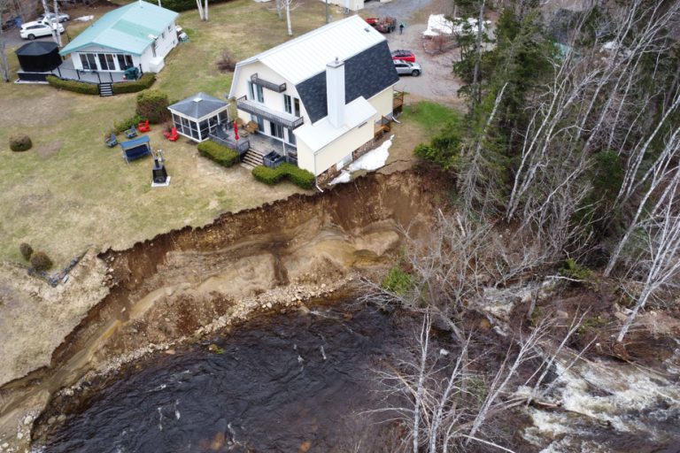 Floods in Quebec |  Public safety warns of landslides