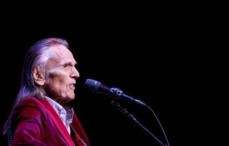 Folk singer Gordon Lightfoot is no more