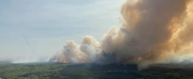 Forest fires in Canada: state of emergency in Alberta, 25,000 people evacuated