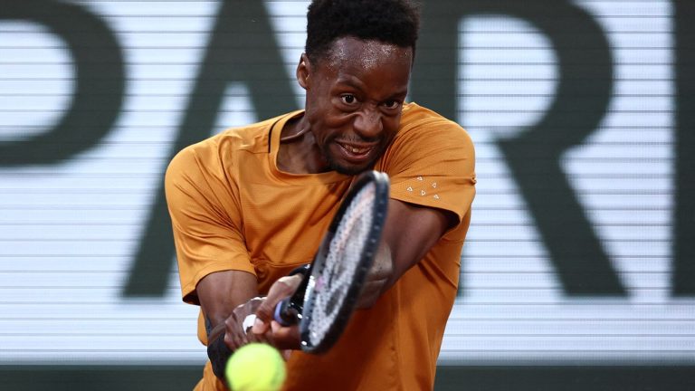 Gaël Monfils pockets the third set against Sebastian Baez… Follow Tuesday’s “night session”