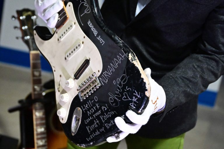 Guitar smashed by Kurt Cobain sold for $600,000