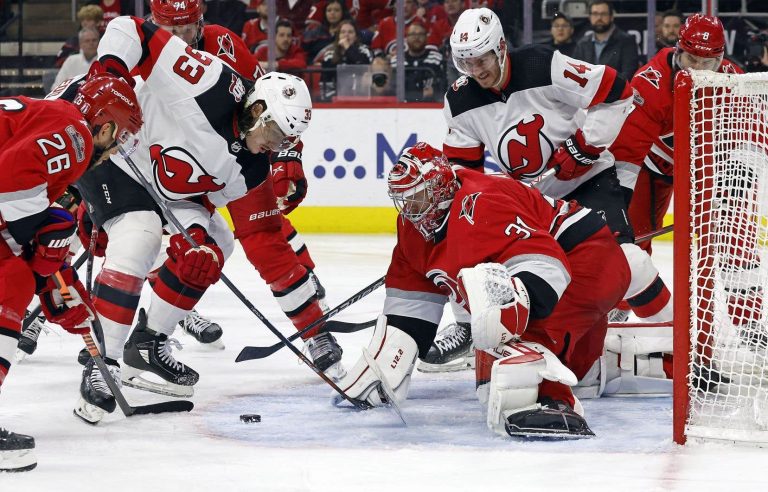 Hurricanes thrash Devils 6-1