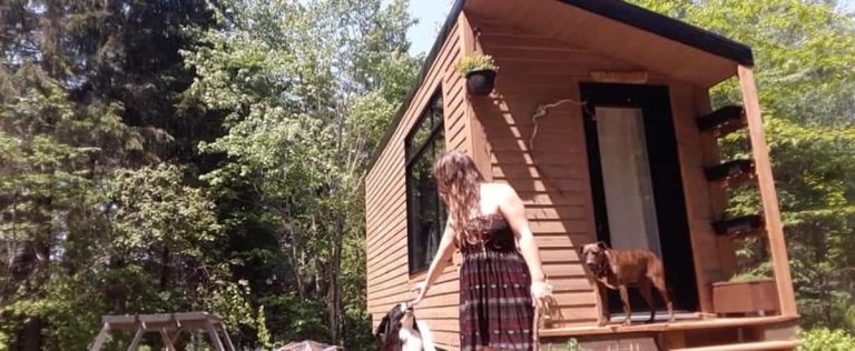 [IMAGES] Her $20,000 tiny house gives her the freedom she’s always wanted