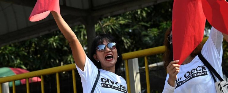 Illegal in the Philippines: women demand the right to divorce