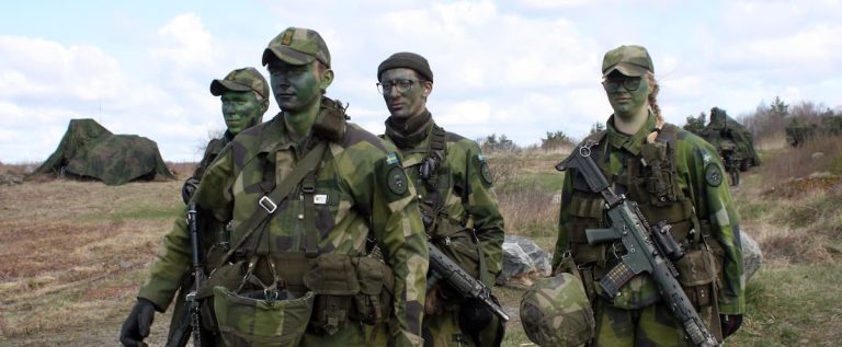 In Sweden, the army in schools to prepare young people to defend their country