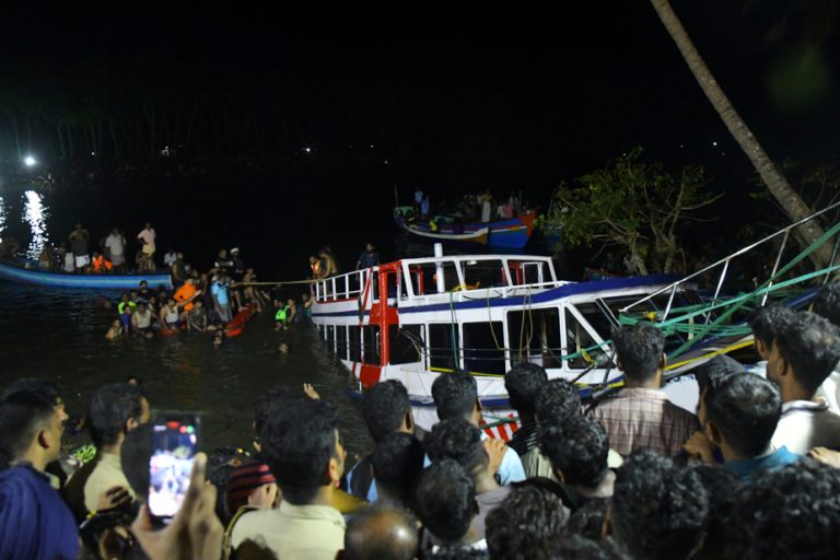 India |  At least 22 people die in boat accident