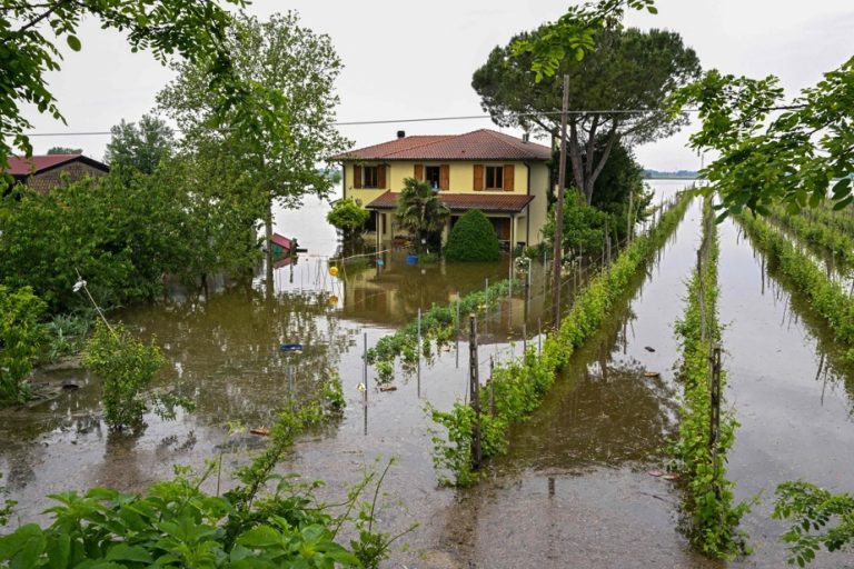 Italy |  Floods force the displacement of 36,000 people