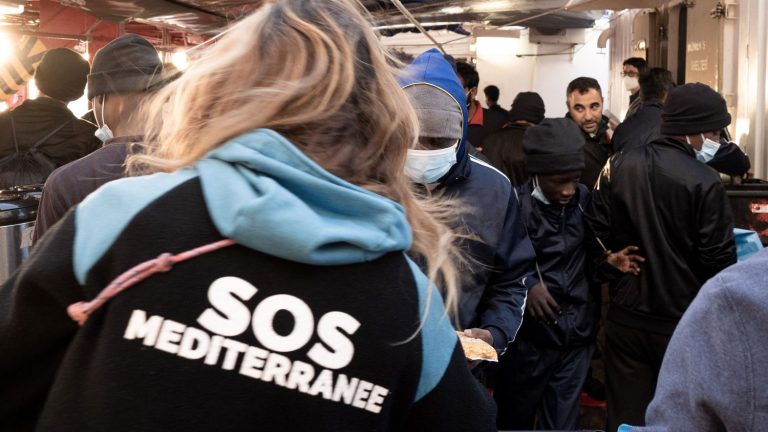 “It’s not really the time for controversy, there is an emergency in the Mediterranean”, calls out SOS Méditerranée