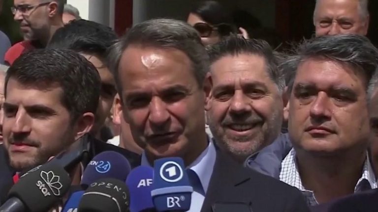 Kyriákos Mitsotakis and the right leading the legislative elections