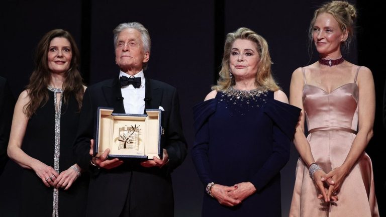 Maïwenn and Johnny Depp hand in hand, Michael Douglas honored, tribute to Ukraine, what to remember from the opening ceremony