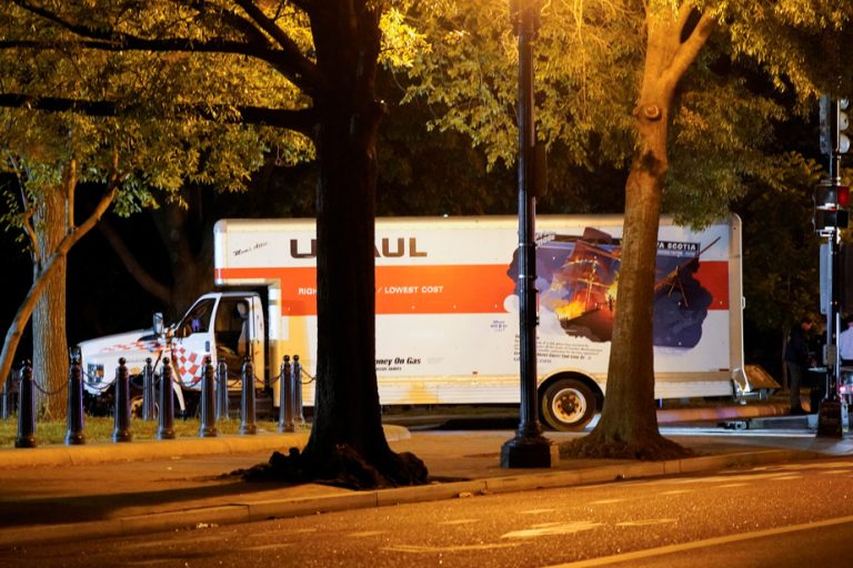 Man charged with driving truck over roadblock near White House