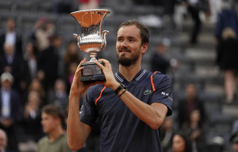 Medvedev defeats Rune to win the Italian Open