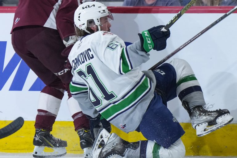 Memorial Cup |  Kyle Crnkovic scores hat trick for Seattle Thunderbirds