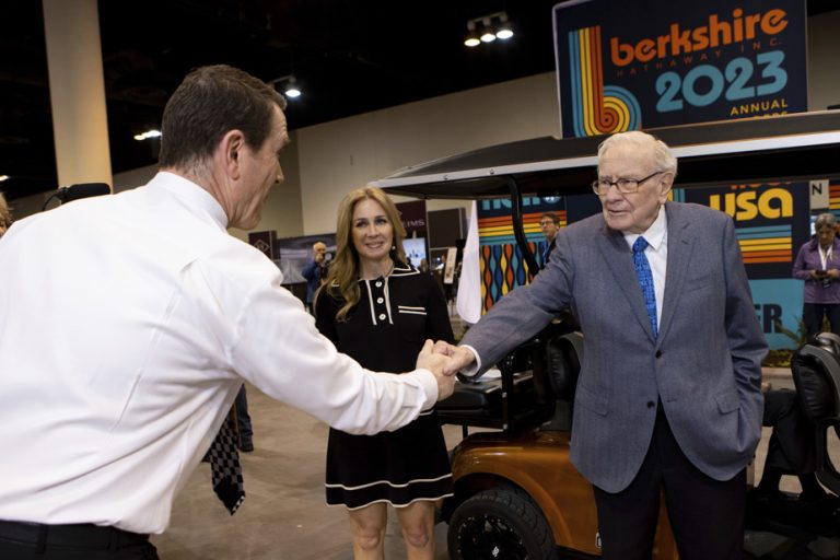 Money and Happiness |  Warren Buffett and emotional decisions