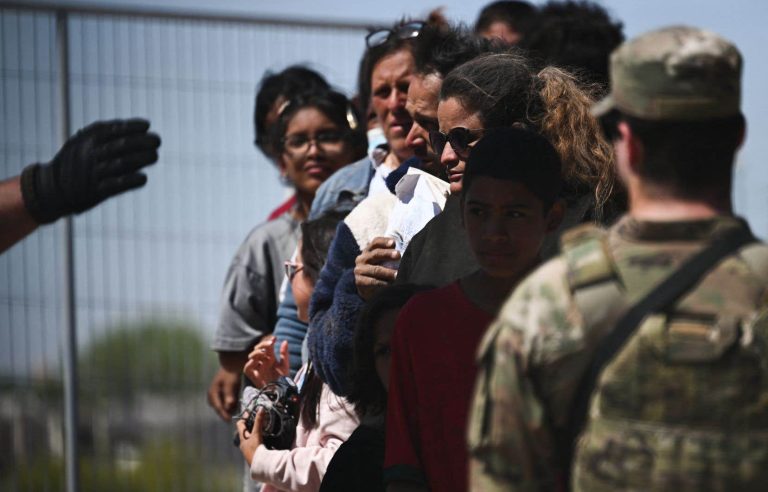 More than 25,000 agents deployed at the border with Mexico