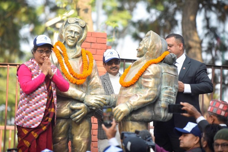 Nepal celebrates 70 years since the conquest of Everest