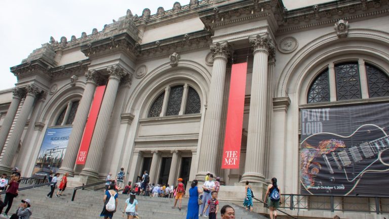 New York justice returns to China two sculptures seized from the Metropolitan Museum of Art