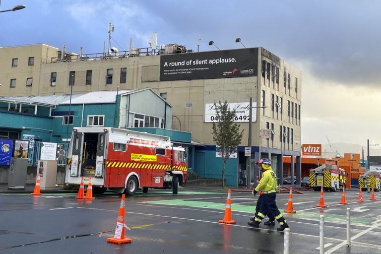 New Zealand |  At least six dead in hotel fire