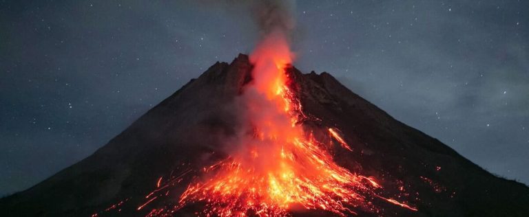 New spectacular eruption of the Merapi volcano in Indonesia