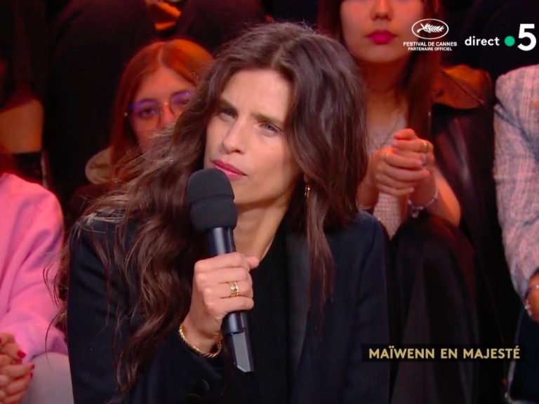 “No, not at all!”, Maïwenn reframes Anne-Elisabeth Lemoine live on “C à Vous”, the presenter disconcerted after her blunder asks “to stop” the show!