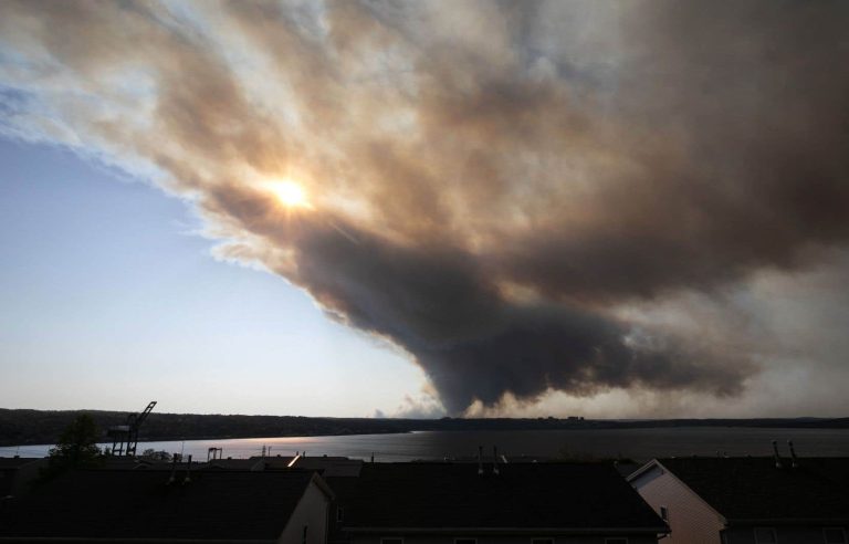 Nova Scotia: Wildfires out of control near Halifax