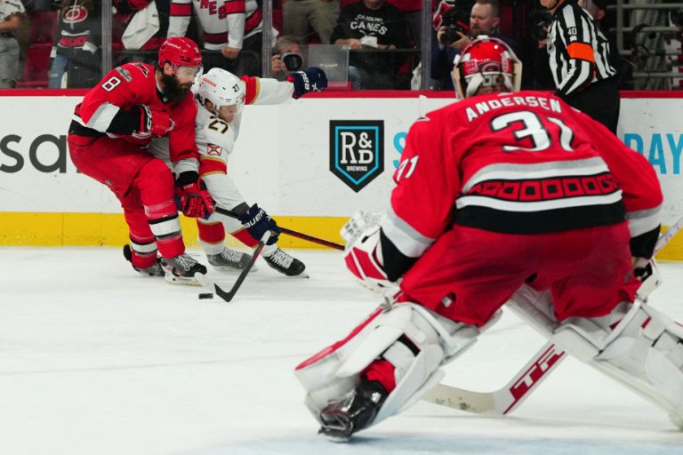 Panthers–Hurricanes |  The tie persisted in Carolina