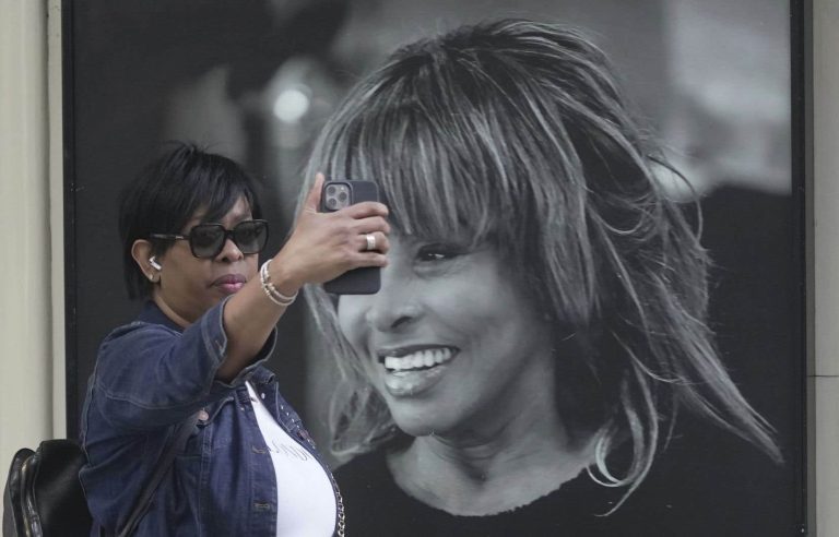 Rain of tributes for the queen of rock Tina Turner