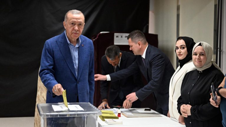 Recep Tayyip Erdogan and his rival Kemal Kiliçdaroglu voted in the second round