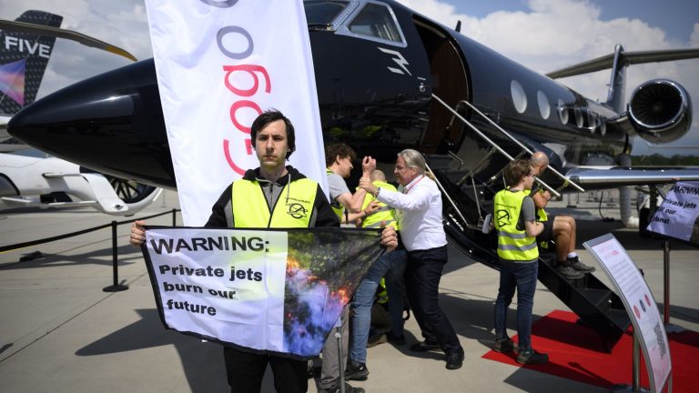 Report At the Geneva private jet show, business aviation boasts of the start of its “decarbonization”, environmentalists denounce “greenwashing”