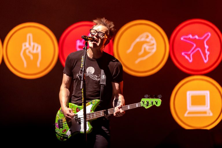 Review of Blink-182 at the Bell Center |  The amazing and moving wisdom of peeing, pooping, hair