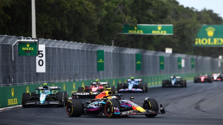 Sergio Perez in the lead, Max Verstappen recovers quickly… Follow the Miami Grand Prix