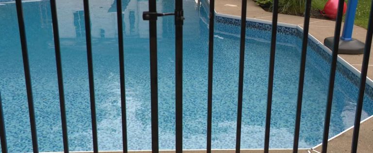 Summer season: be careful around swimming pools!