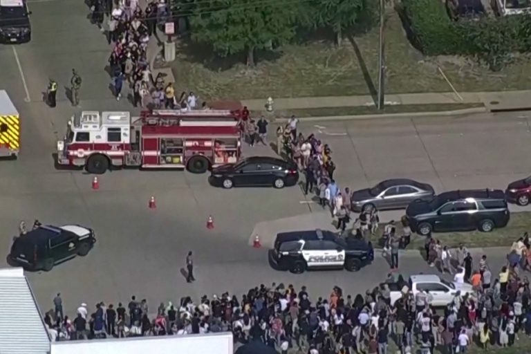 Texas |  A shooter kills eight people in a shopping center