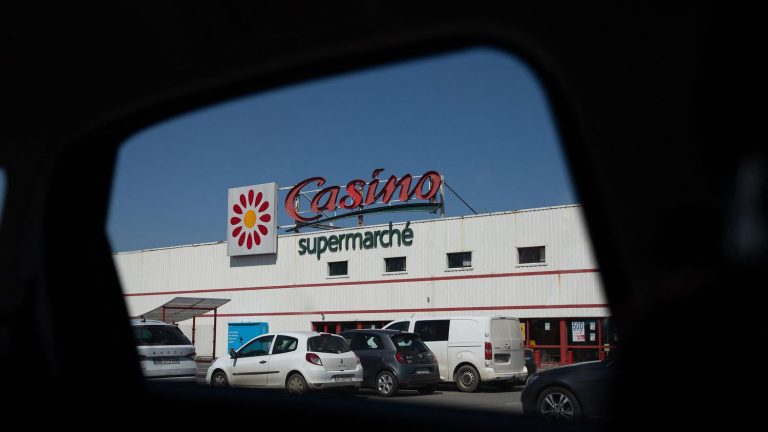 The Casino group, very indebted, plans to sell a hundred stores to Intermarché