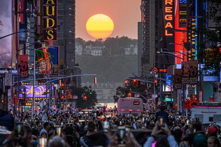 The “Manhattanhenge”, when the sun aligns between the New York skyscrapers