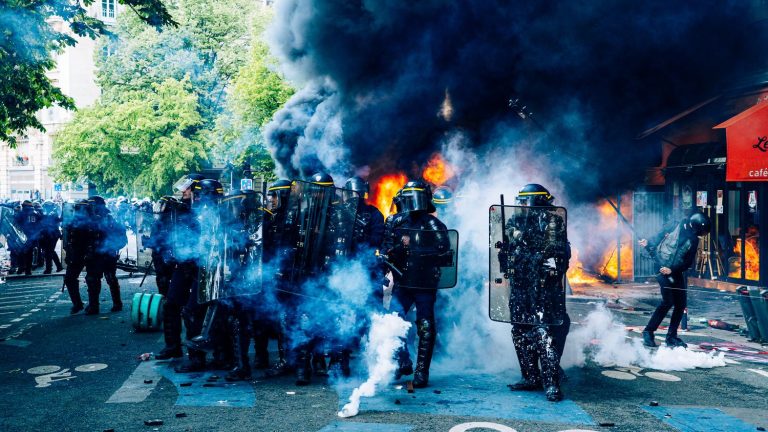 The National Assembly votes the creation of a parliamentary commission of inquiry into the “violent small groups” in demonstration