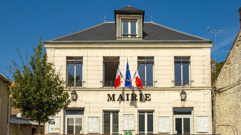 The deputies vote the obligation of the French and European flags on the pediment of the town halls of more than 1,500 inhabitants