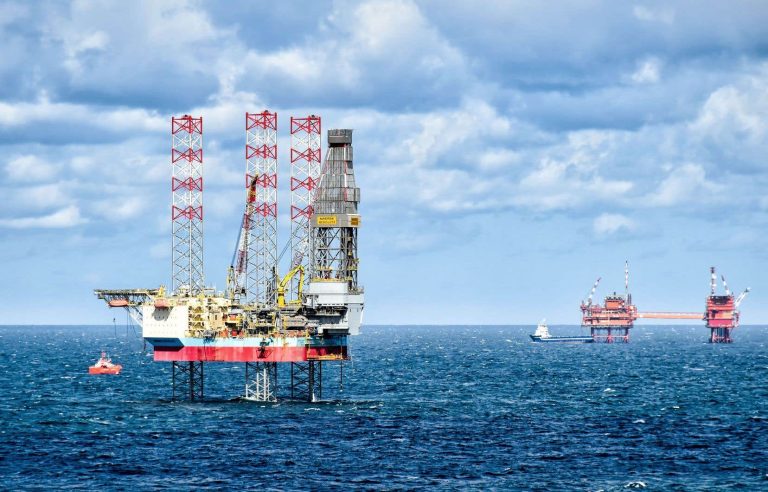 The federal government authorizes a call for tenders for new oil exploration permits in the marine environment