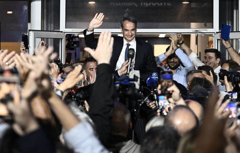 The right of Kyriakos Mitsotakis largely victorious in the Greek legislative elections