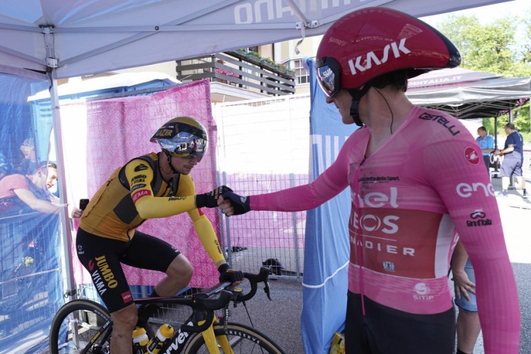 Tour of Italy |  Primoz Roglic steals the pink jersey from Geraint Thomas