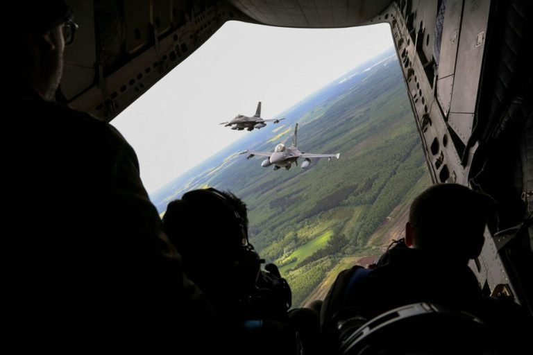 Ukrainian pilots will be trained in Europe to use F-16 fighters