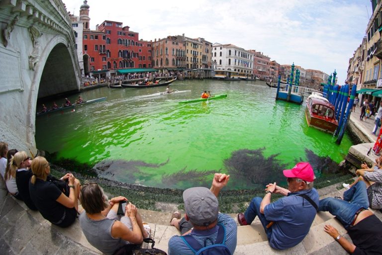 Venice Grand Canal turns green |  Fluorescein to blame