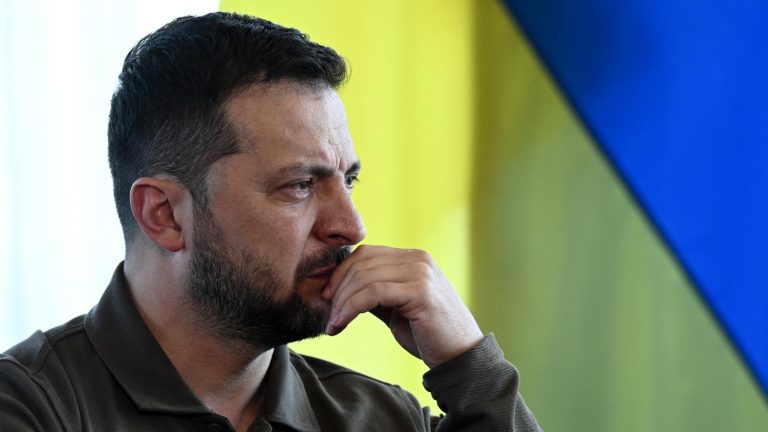 Volodymyr Zelensky denies the total capture of Bakhmout claimed by Russia