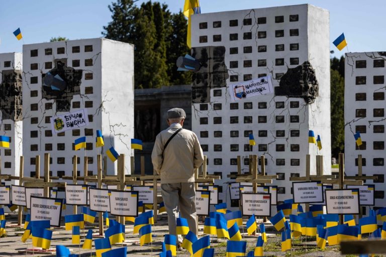 War in Ukraine |  Activists Block Russian Ambassador at Soviet Mausoleum in Warsaw