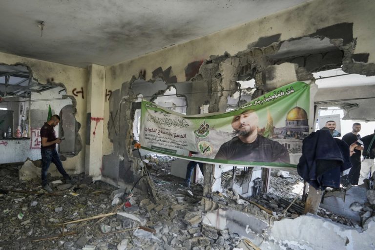 West Bank |  Israeli army destroys home of Palestinian bomber